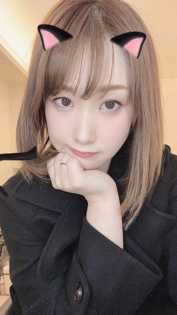 移动式费洛蒙！F罩杯火辣美女“黒井爱菜”AV出道自称天生肉欲！