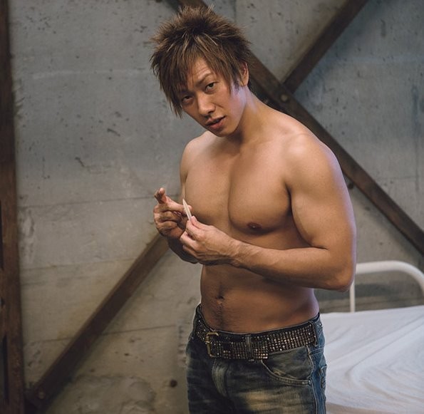 「万人斩」AV男优清水健亏惨!遭爆乳女员工恐吓勒索5000万元