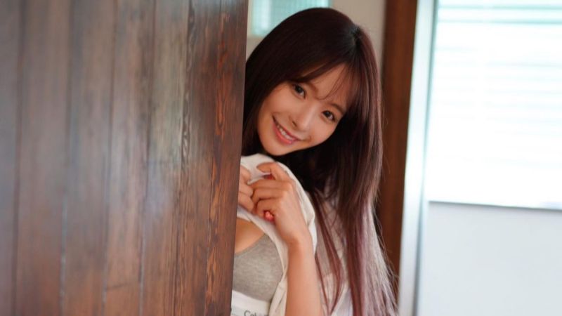 AV大胃王桃乃木香奈「S曲线辣照」香爆 网友求饶:到底食物到哪去了?