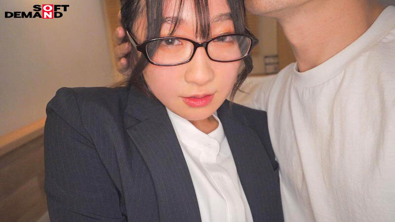 因为要还助学贷款⋯所以拥有色情漫画超强Body的她下海了! ...
