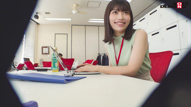 大家都想看她脱!人气第一的女子社员被SOD推去拍A片了!