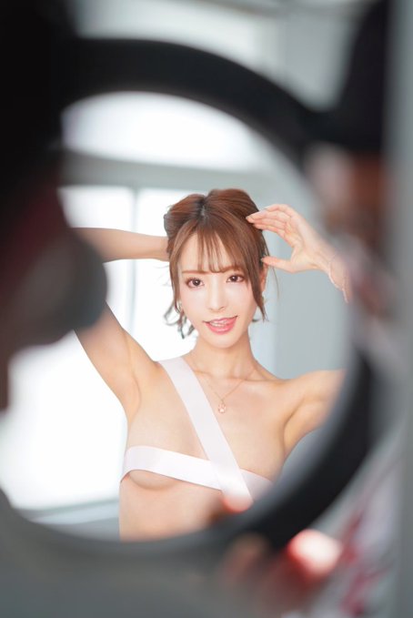私密帐号福利!AV第一吃货美少女「桃乃木香奈」极限胶带装狂吸上千赞!