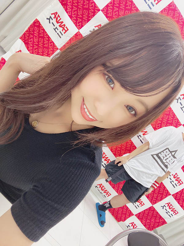 感谢追踪破万! G罩杯小只马新人AV女优「天音真比奈」献上超有诚意祭品照!
