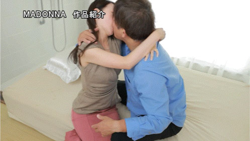A片看到痒痒的⋯前国际线空姐「三云彩叶」降临AV界！ ...