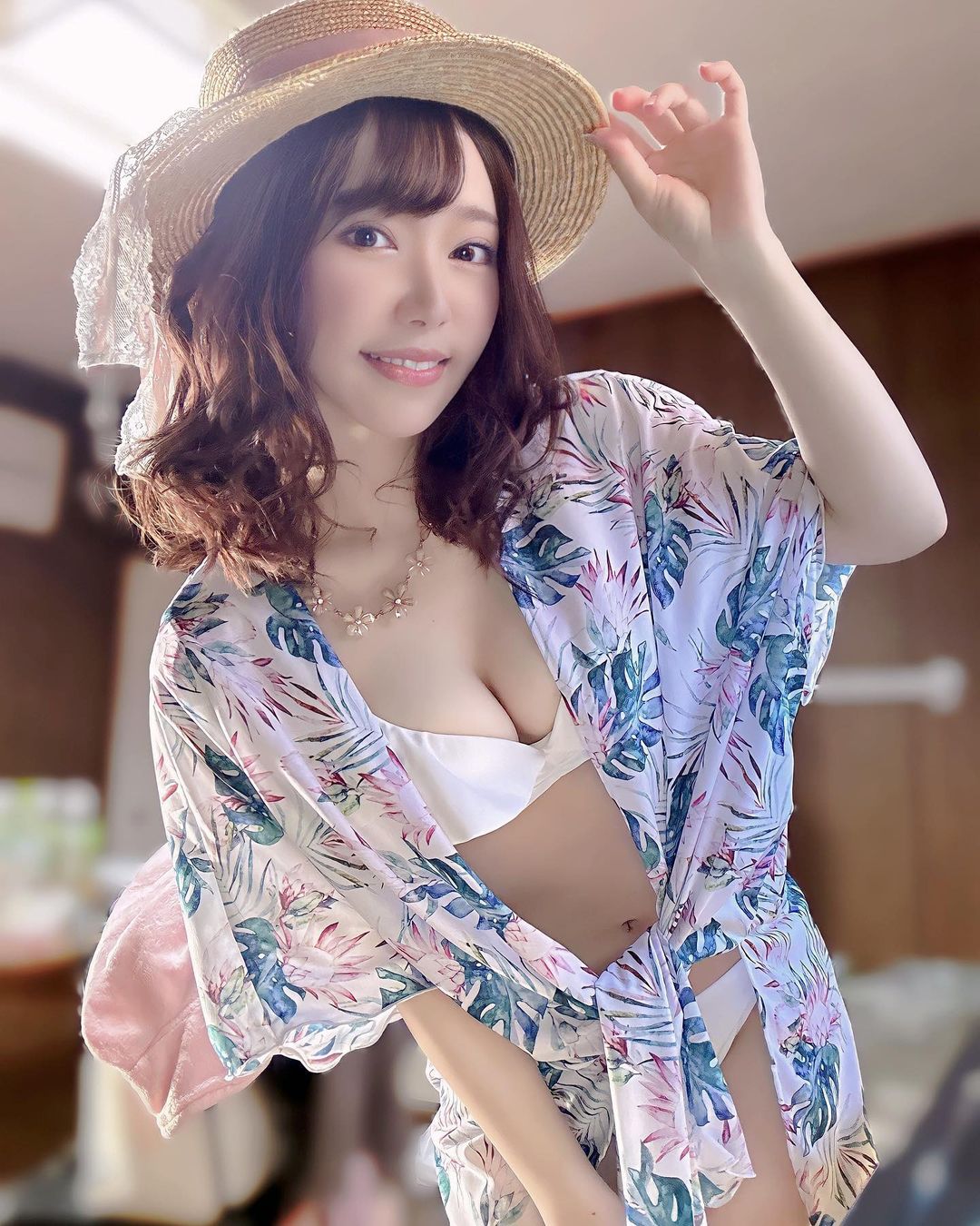 悲报！G罩杯发片机器aka小上原亚衣「皐月芽衣」突爆4月后无限期「微引退」！！