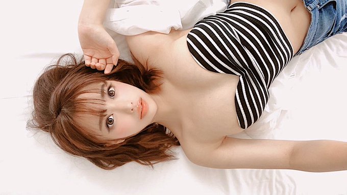 白里透红！ 中日混血AV女优「赤井爱知华」4秒影片大秀血管乳！
