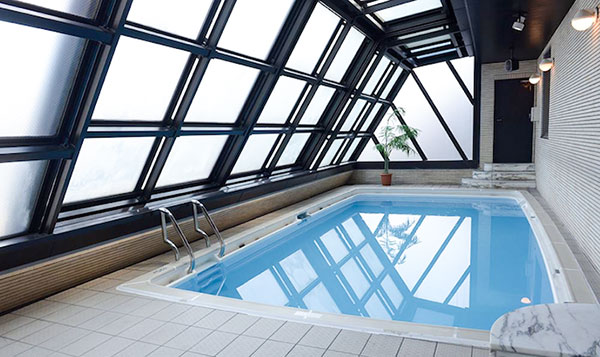 影迷崩溃!全球「最知名泳池」恐将退役 业者赔钱不想租...内幕曝光了