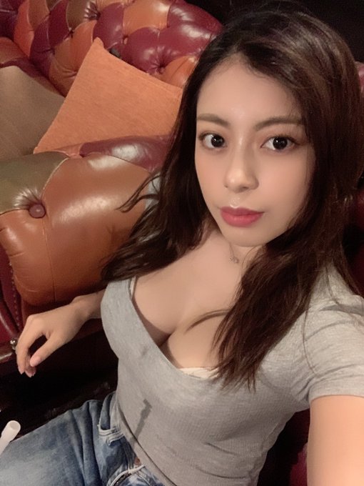 欧美规格! 拉丁系混血美少女樱庭光改名「EMILY」推特超大尺度必追!
