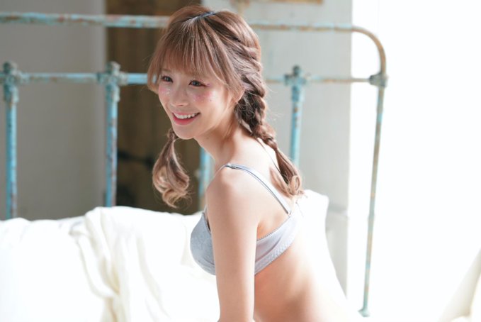 可爱mix性感! F罩杯AV大胃女王「桃乃木香奈」担任内衣MD美照连发狂吸上千赞!