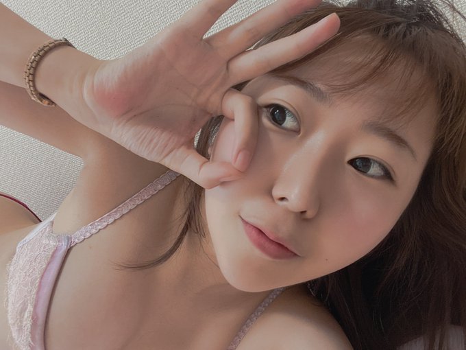 白嫩Q弹!C罩杯美乳大学生“琴羽未央奈”推特勤挤胸大放福利!