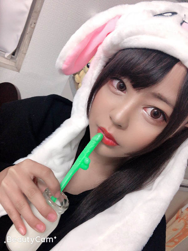 解放左胸! I罩杯童颜巨乳「夕美紫苑」浴衣大走光仅用手遮点让粉丝疯狂!