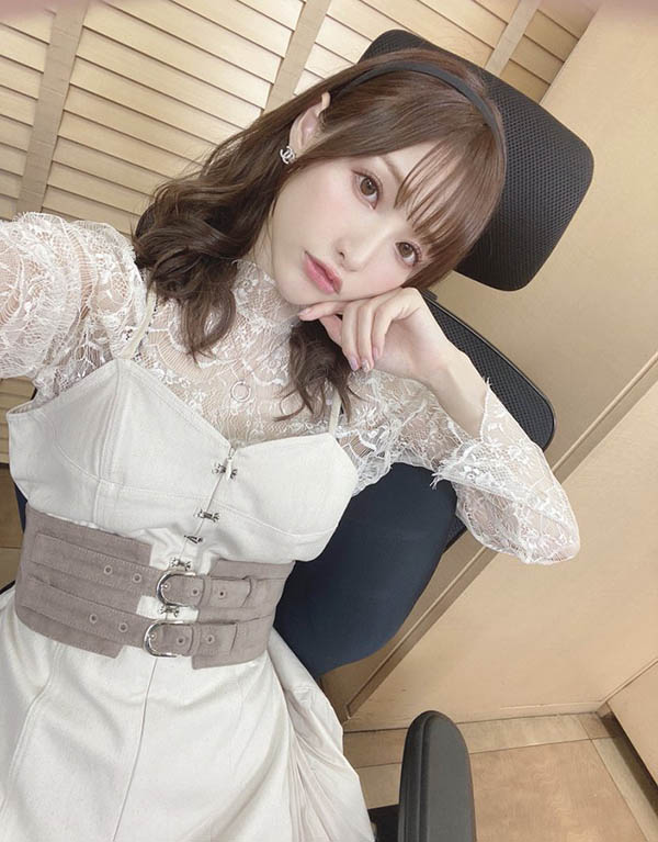 全裸上阵！ D奶甜心美少女「天使萌」登上周刊杂志、一丝不挂侧拍抢先看！