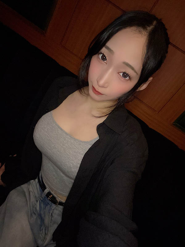 引退两年的「骑乘位女王」复出了 昔日发片机器！莲实克蕾雅震撼回归