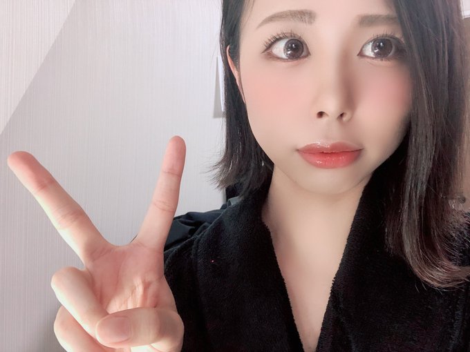 蜜唇大眼!魔鬼身材新人“藤咲玲央奈”AV出道、自曝私底下超宅最爱动漫!