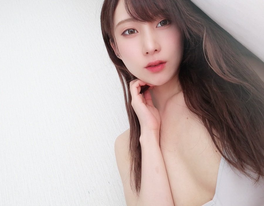 隐藏版素人新人!雪白微乳美女“廿楽真理”身兼看护师AV出道!