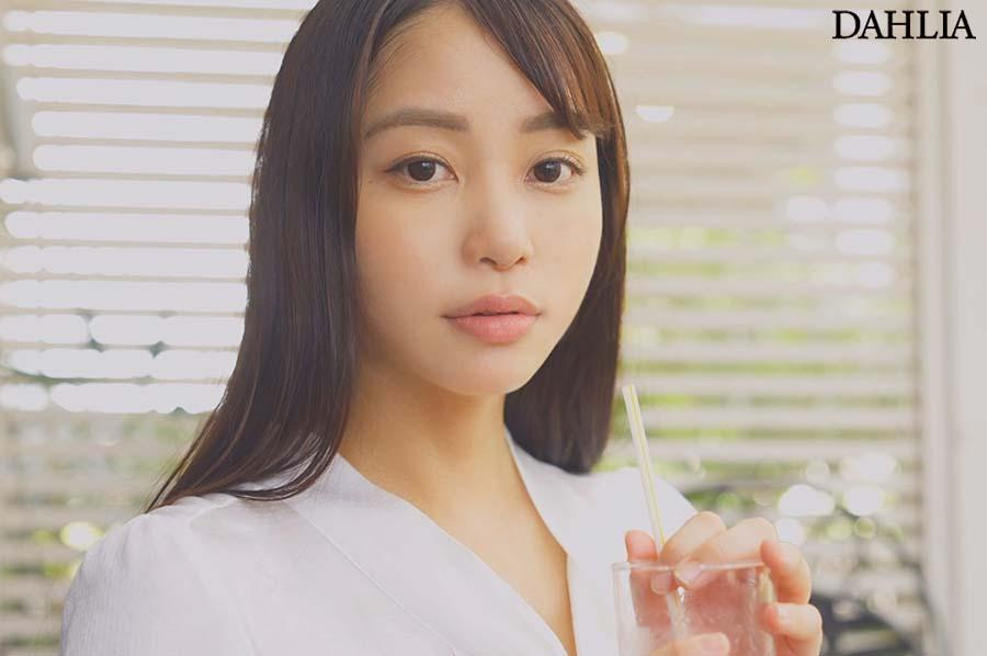 167公分G罩杯!超魔鬼Body的现役女教师被森林原人抠到出水! ...