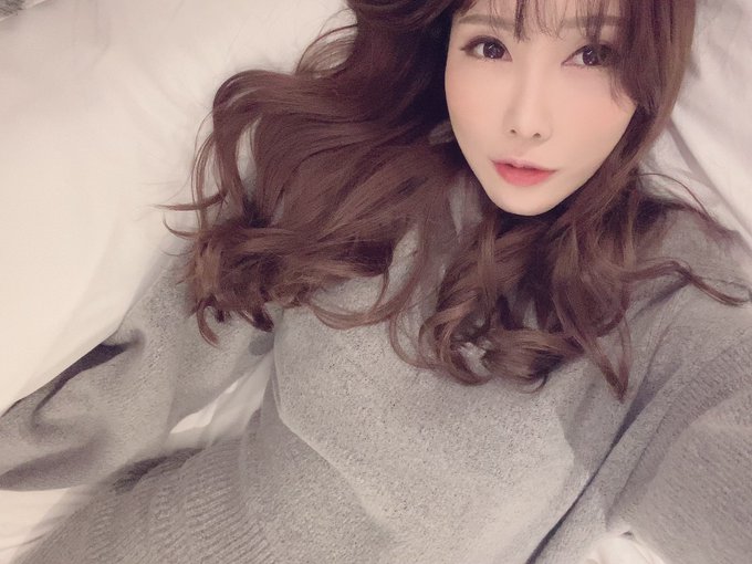 全裸入镜! 美艳性感姐系新人「木村穂乃香」自取其乳引上百粉丝按赞!