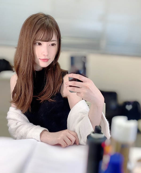 惊传被捕!26岁C罩杯校园选美冠军“结城瑠美奈”上周在家中被起出毒品当场被捕!