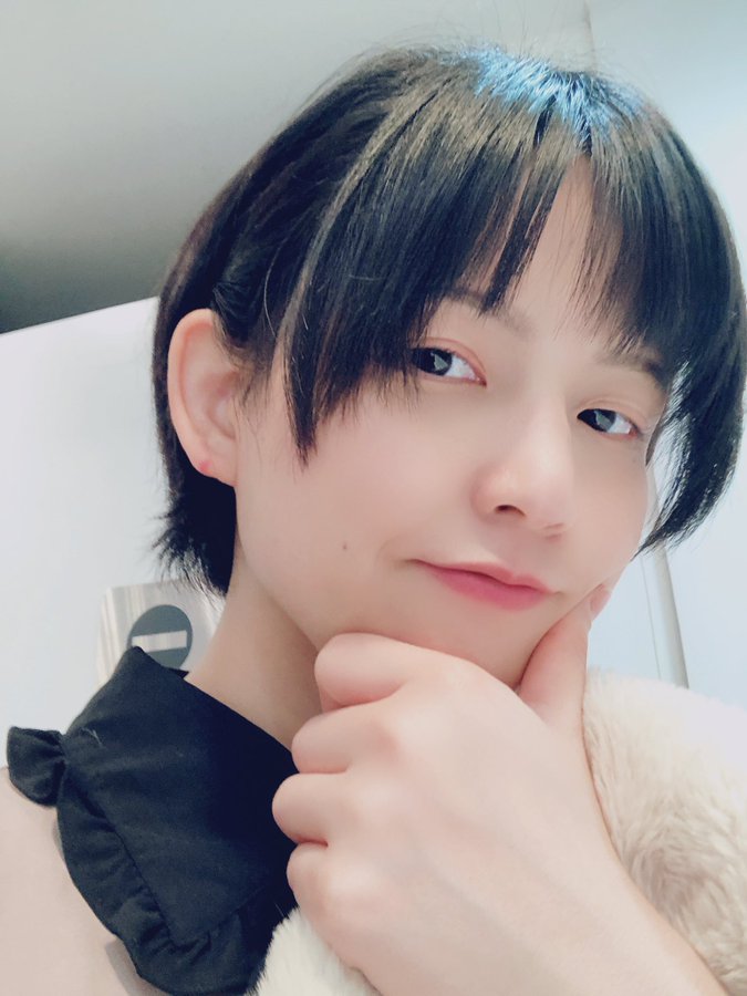 短发巨乳! F罩杯兽医系女大生「柏木亚美」出道撞脸日本人气偶像中心成员!