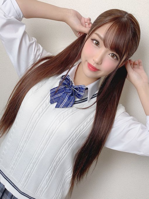 性感极度高衩! 美少女新人「木下日葵」竞技泳装造型让粉丝疯狂!