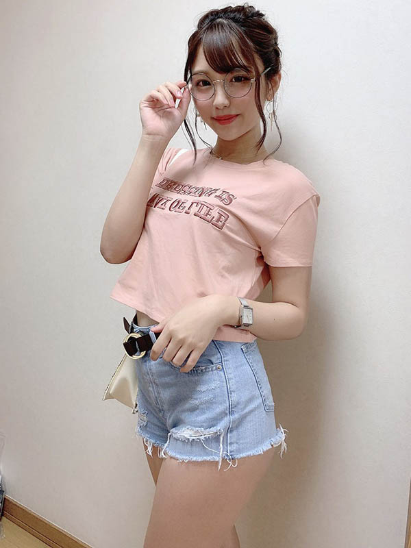性感极度高衩! 美少女新人「木下日葵」竞技泳装造型让粉丝疯狂!