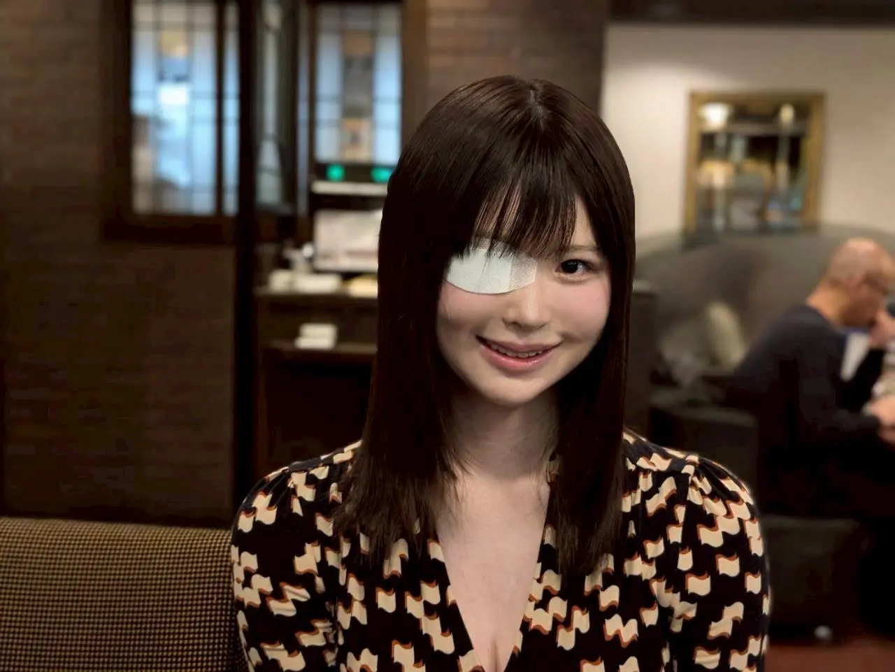变成独眼龙!松本丽铃(原 明日见未来)被前男友打到受伤。