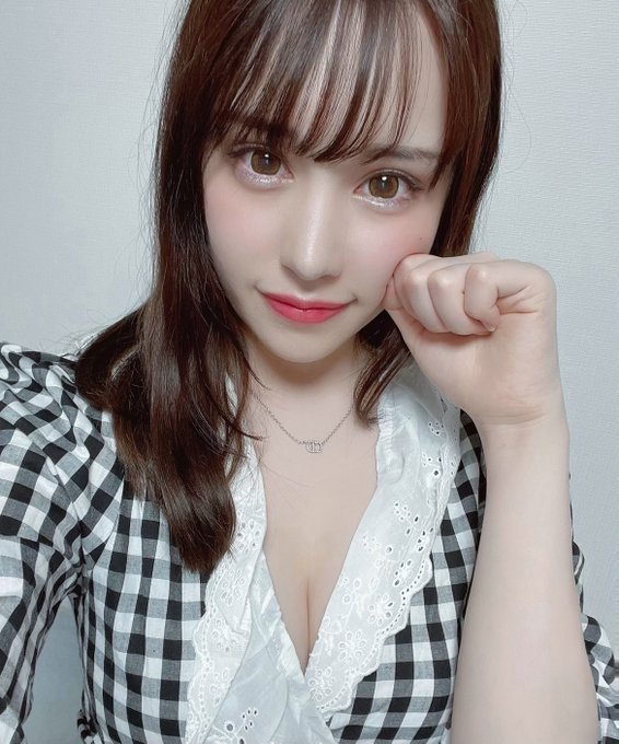 前偶像出道! E罩杯白皙小只马美少女“时田萌萌”先出大尺写真集、旋即AV出道!