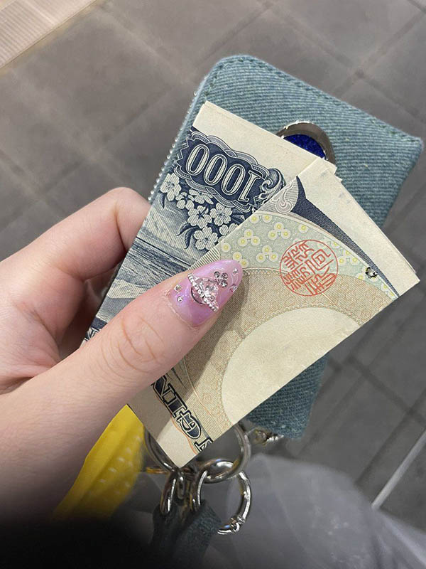 女优西元明沙公布财产「只剩423元」亏惨！ 大喊活不下去：能否给我点钱