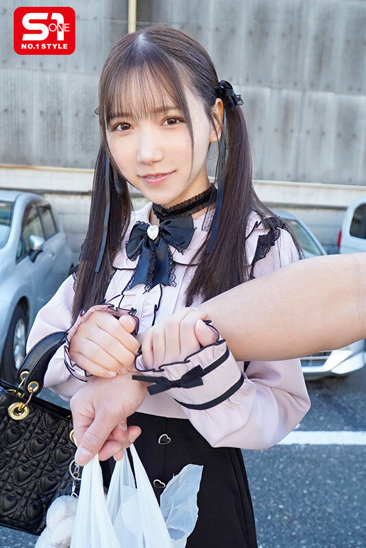 超想要帮我打手枪的「美乳美少女」,跟着我回家「要做什么都可以」!