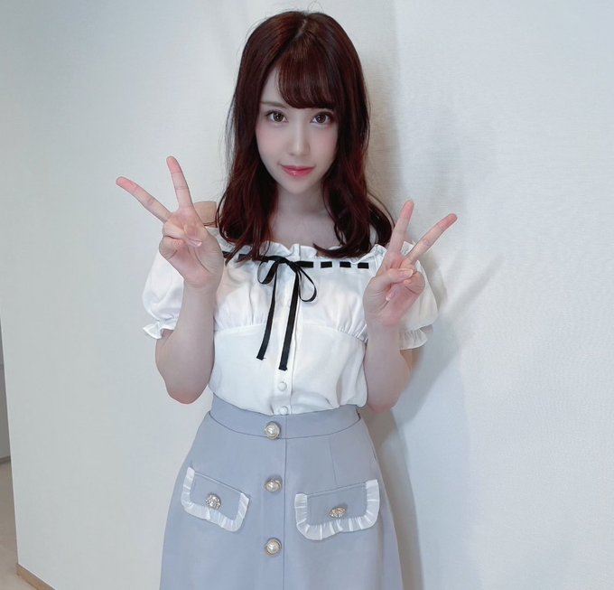 前偶像出道! E罩杯白皙小只马美少女“时田萌萌”先出大尺写真集、旋即AV出道!