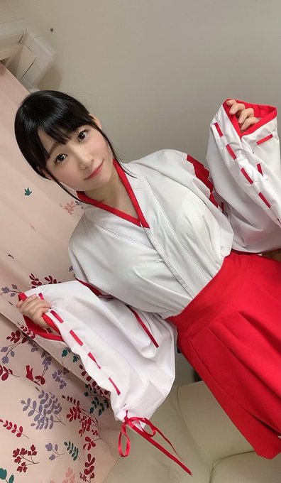 最具诚意感谢祭品！ 招牌困惑颜「富田优衣」上传超辣自拍照答谢粉丝！