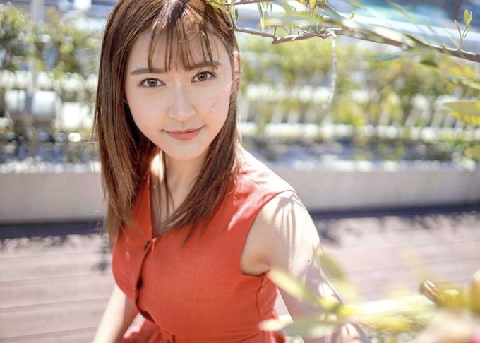 好想再来中国台湾玩！ F罩杯长腿新人「蜜美杏」大晒来台街拍照！