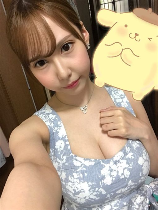 2个月没收入!G奶女优惨揭AV界黑暗面 三个月只赚了1800吃土