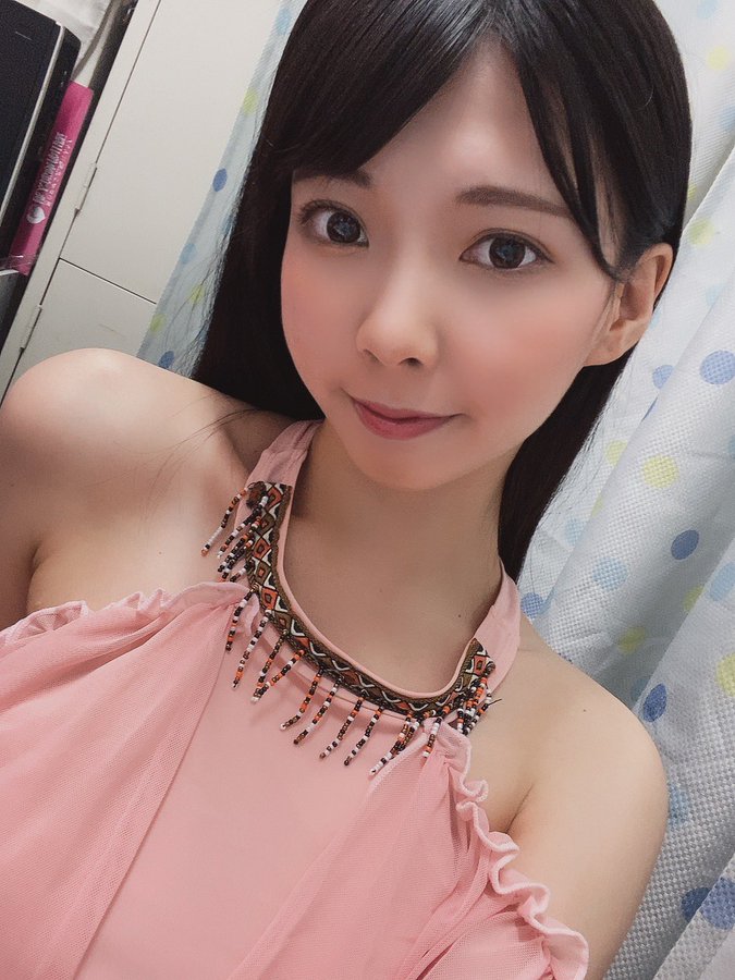 性感甜美!D罩杯美乳素人“花井滴”推特除了福利美照还有小宠猪!