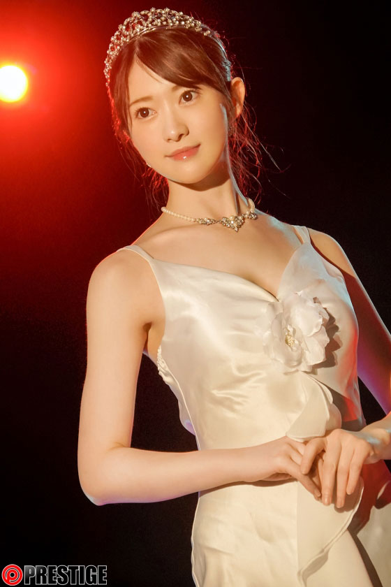 惊传被捕!26岁C罩杯校园选美冠军“结城瑠美奈”上周在家中被起出毒品当场被捕!