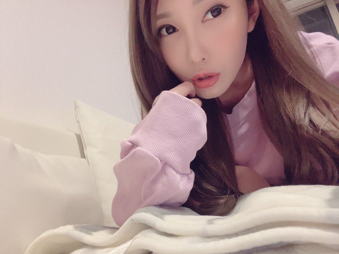 全裸入镜! 美艳性感姐系新人「木村穂乃香」自取其乳引上百粉丝按赞!