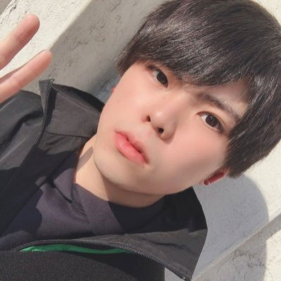 才被鹫尾めい(鹫尾芽衣)无限乳爱⋯这男优被家人抓到拍A片! ...