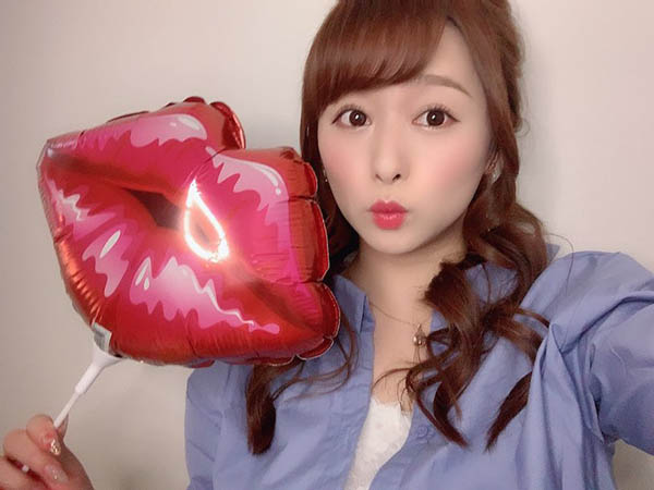 「G奶正妹外送員」幫你送餐,顏值超高...原來是「超胸AV女神」!