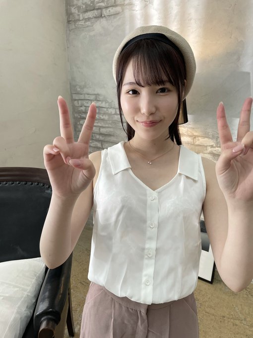 天使的微笑!C罩杯气质美少女“香水纯”S1专属AV出道!