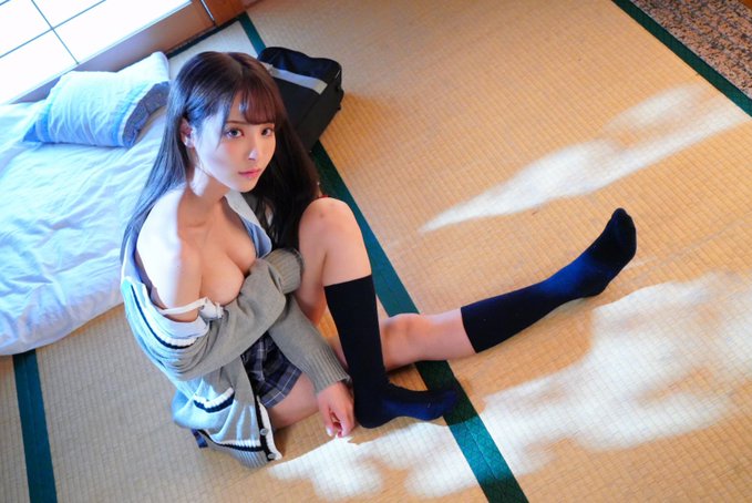 可爱mix性感! F罩杯AV大胃女王「桃乃木香奈」担任内衣MD美照连发狂吸上千赞!