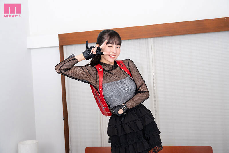 曾参加偶像祭典的美少女!摘下墨镜的她是抖M的美少女! ...