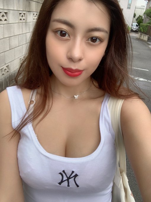 欧美规格! 拉丁系混血美少女樱庭光改名「EMILY」推特超大尺度必追!