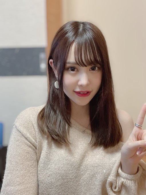 前偶像出道! E罩杯白皙小只马美少女“时田萌萌”先出大尺写真集、旋即AV出道!
