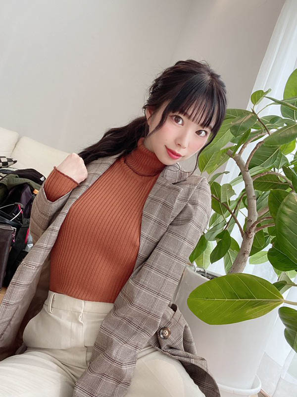 眼镜诱惑! D罩杯性感服装设计师“美波小津绘”AV出道、毛衣底下藏不住波涛汹涌!