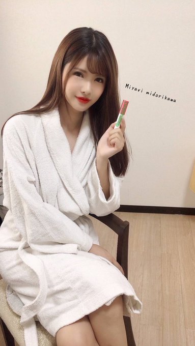 超性感小心机自拍照! H罩杯火辣美女新人「绿川雅」推特福利中路大开还外洩裙底...