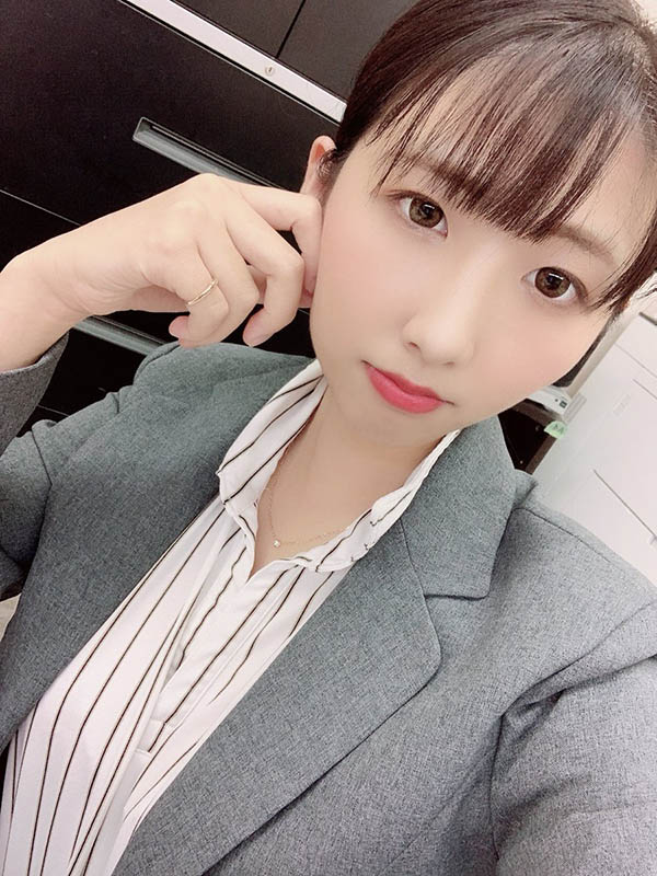 隐藏版素人大姐姐! 22岁气质G罩杯美女「凪泽诗音」!