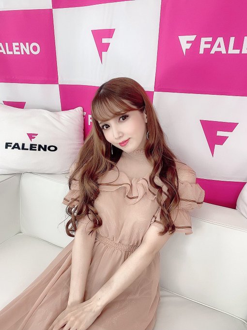 床上癖好、敏感带、交情最好的AV女优？ 资深暗黑女神「友田彩也香」专访一次解密！