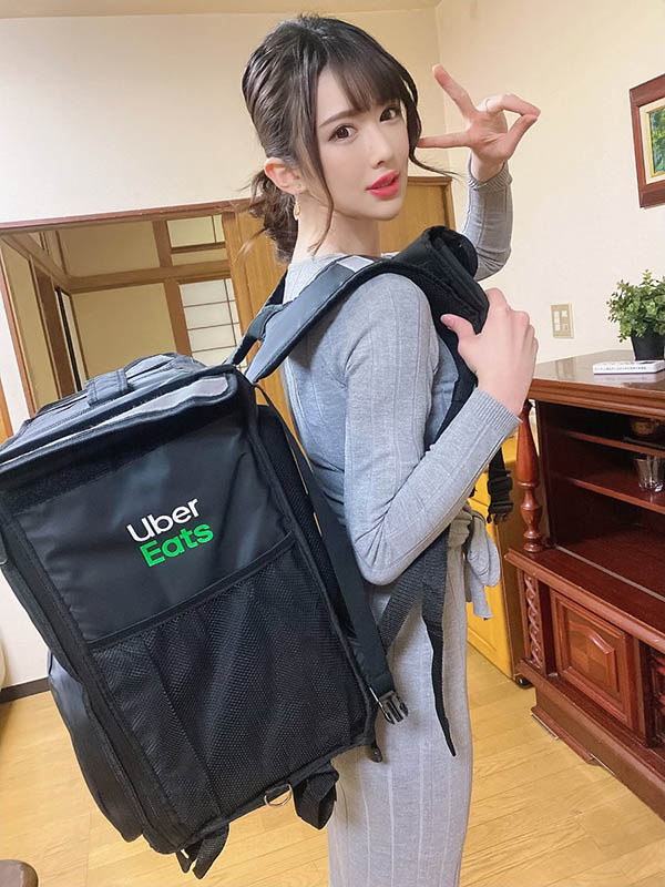 最性感外送员！ I罩杯美女姐姐「辻井穗香」上身全裸露出浑圆白皙北半球！