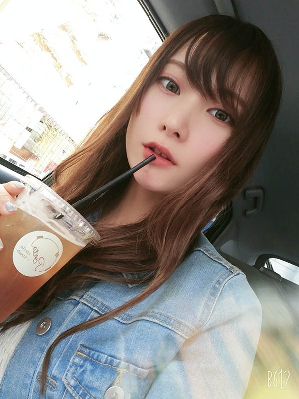 隐藏版素人新人!雪白微乳美女“廿楽真理”身兼看护师AV出道!