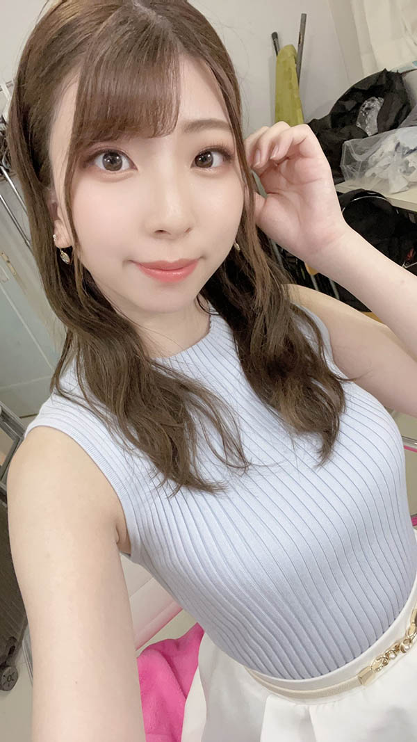 圆梦踏实!E罩杯白皙美少女“七咲未色”AV出道、自曝国中就想当AV女优!